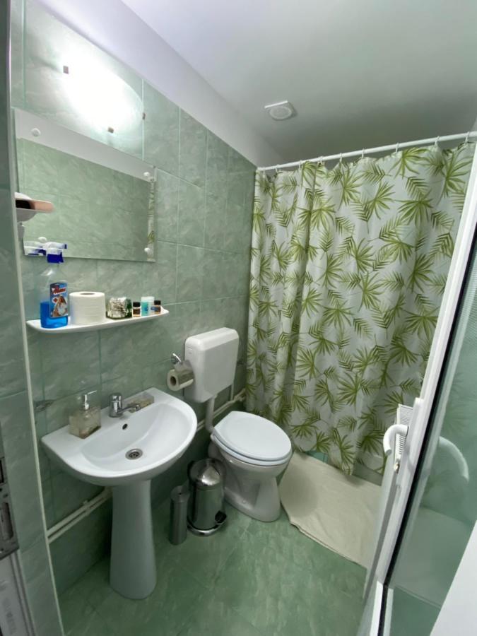 Cameră cvadruplă cu baie privată.